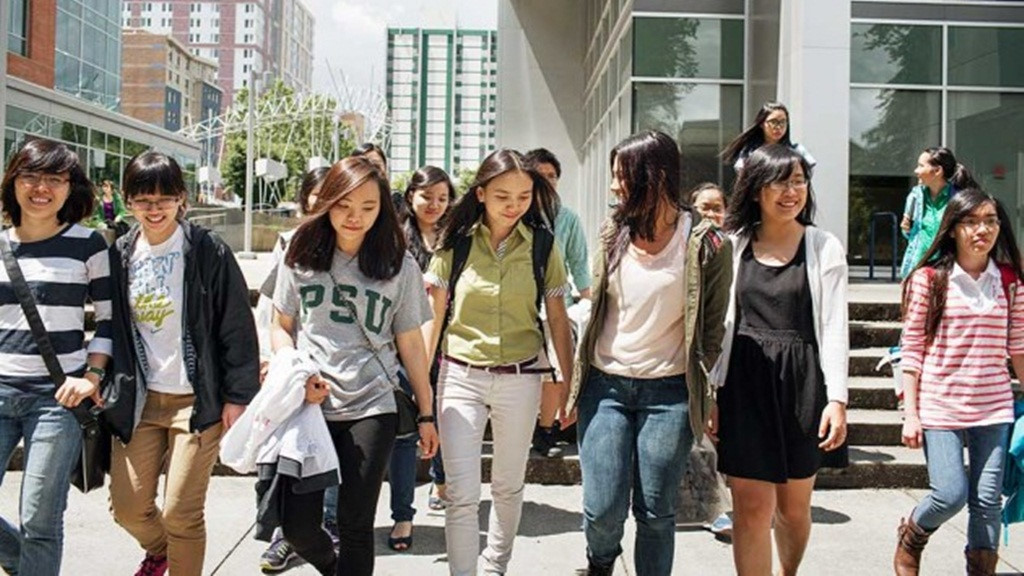 Chi phí theo học tại các trường tại Mỹ không nhỏ, nhưng sinh viên Việt Nam lại đang tăng rất nhiều ở nơi đây - Ảnh: Bloomberg