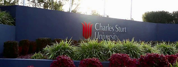 Đại học Charles Sturt.