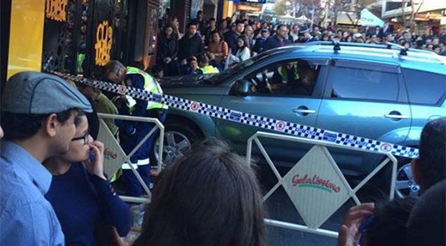 Chiếc xe đã đâm thẳng vào một nhà hàng Thái ở Bắc Sydney