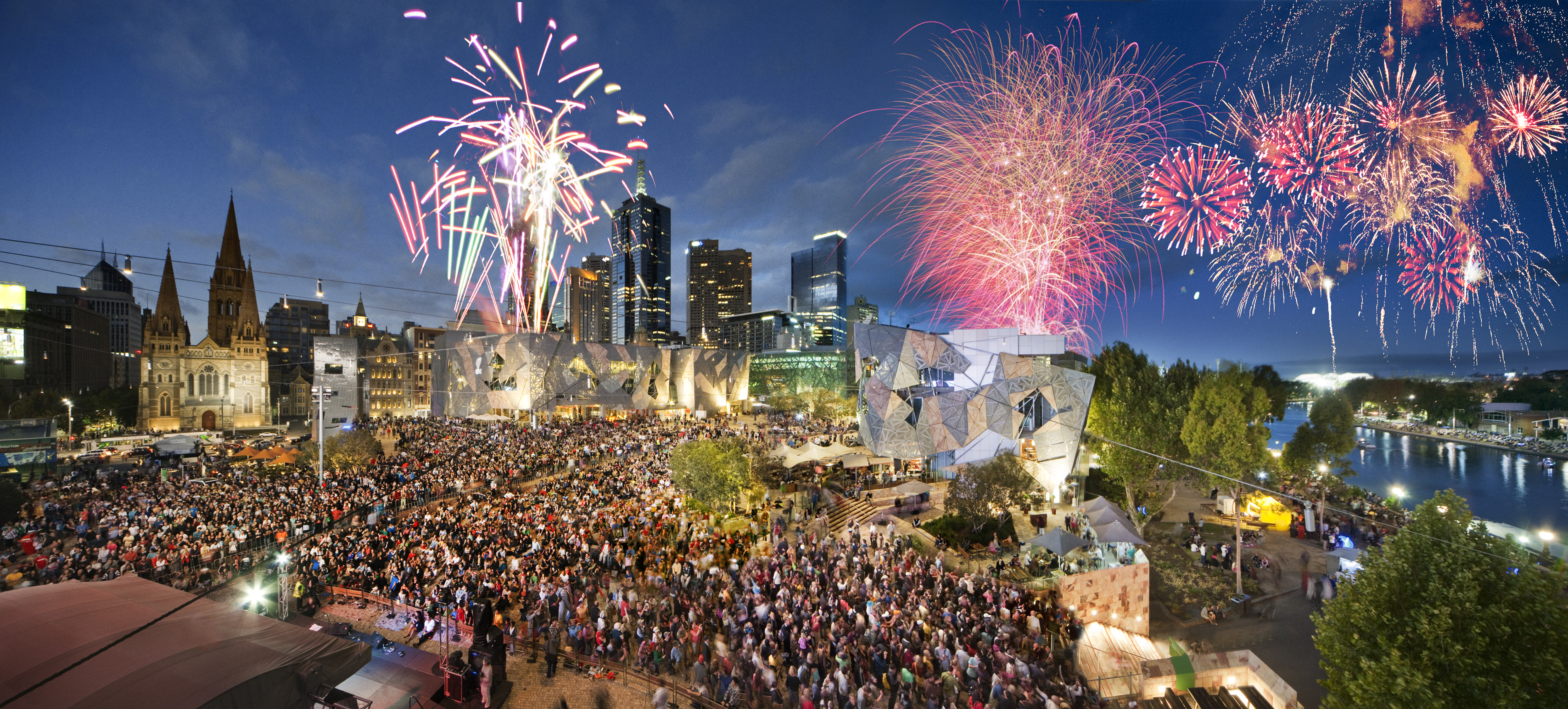 Melbourne’s New Years fireworks crowd