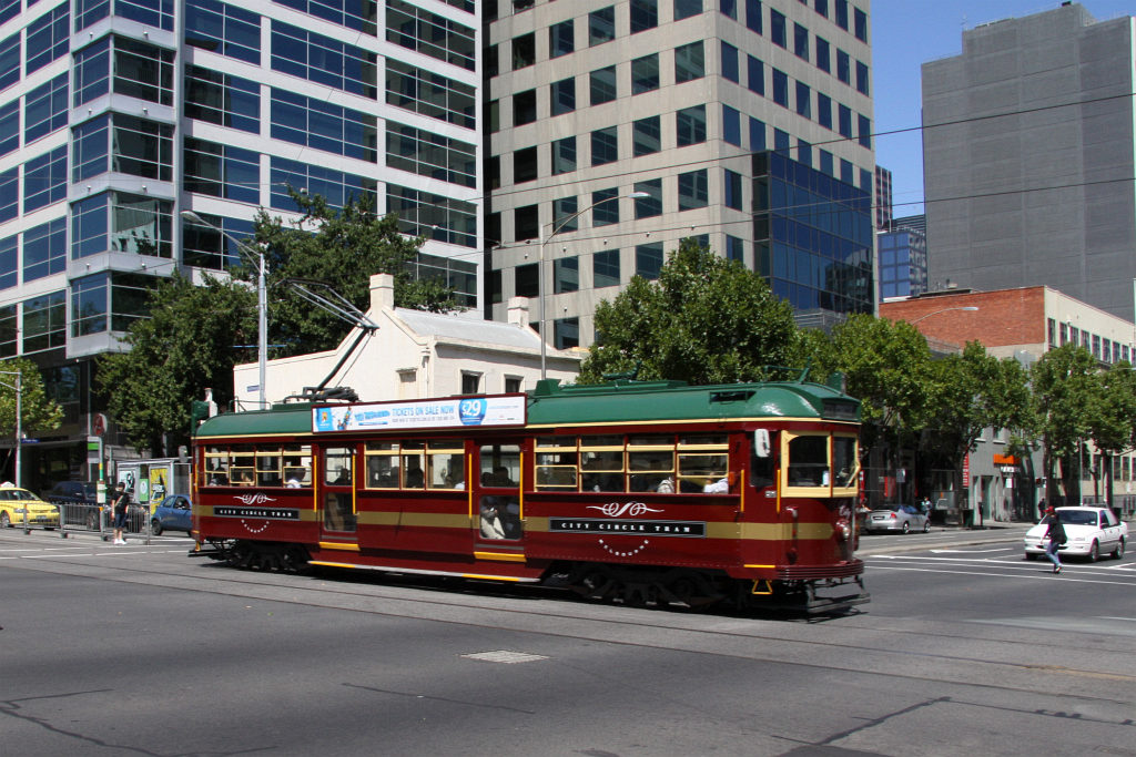 La Trobe Street city circle tram