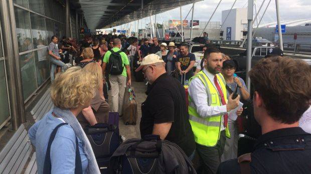 Sydney airport 'crazy' delays