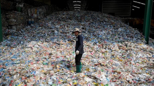 Một nhà máy tái chế chai nhựa như nhà máy ở Thái Lan như thế này có thể sớm xuất hiện ở Úc (Ảnh: EPA)