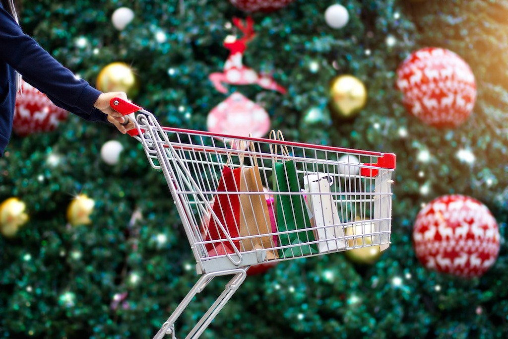 Dự kiến, giá cả các mặt hàng sẽ leo thang mùa Giáng sinh (Ảnh: PopTika/Shutterstock)