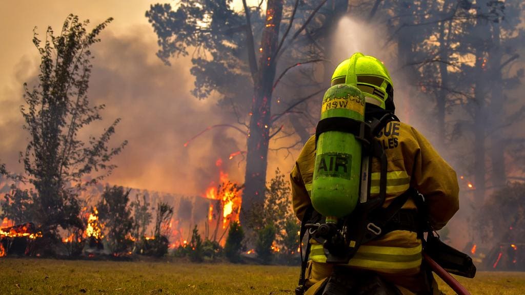 Hiện có gần 120 đám cháy trên khắp tiểu bang NSW, và khoảng 70 trong số đó vẫn chưa được khống chế (Ảnh: Matrix)