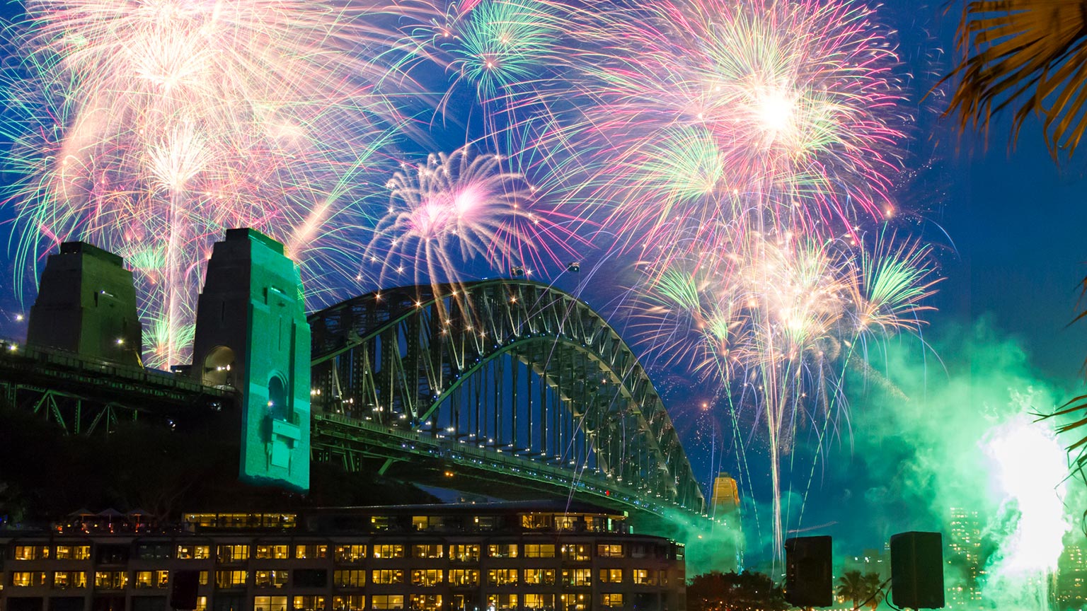 Màn trình diễn pháo hoa rực rỡ tại cầu cảng Sydney (Ảnh: finder.com.au)
