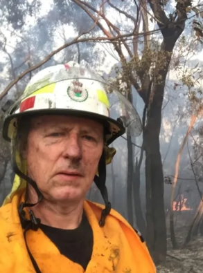 Cựu giám đốc Fire and Rescue NSW Greg Mullins giờ là lính cứu hỏa tình nguyện RFS (Ảnh: smh.com.au)