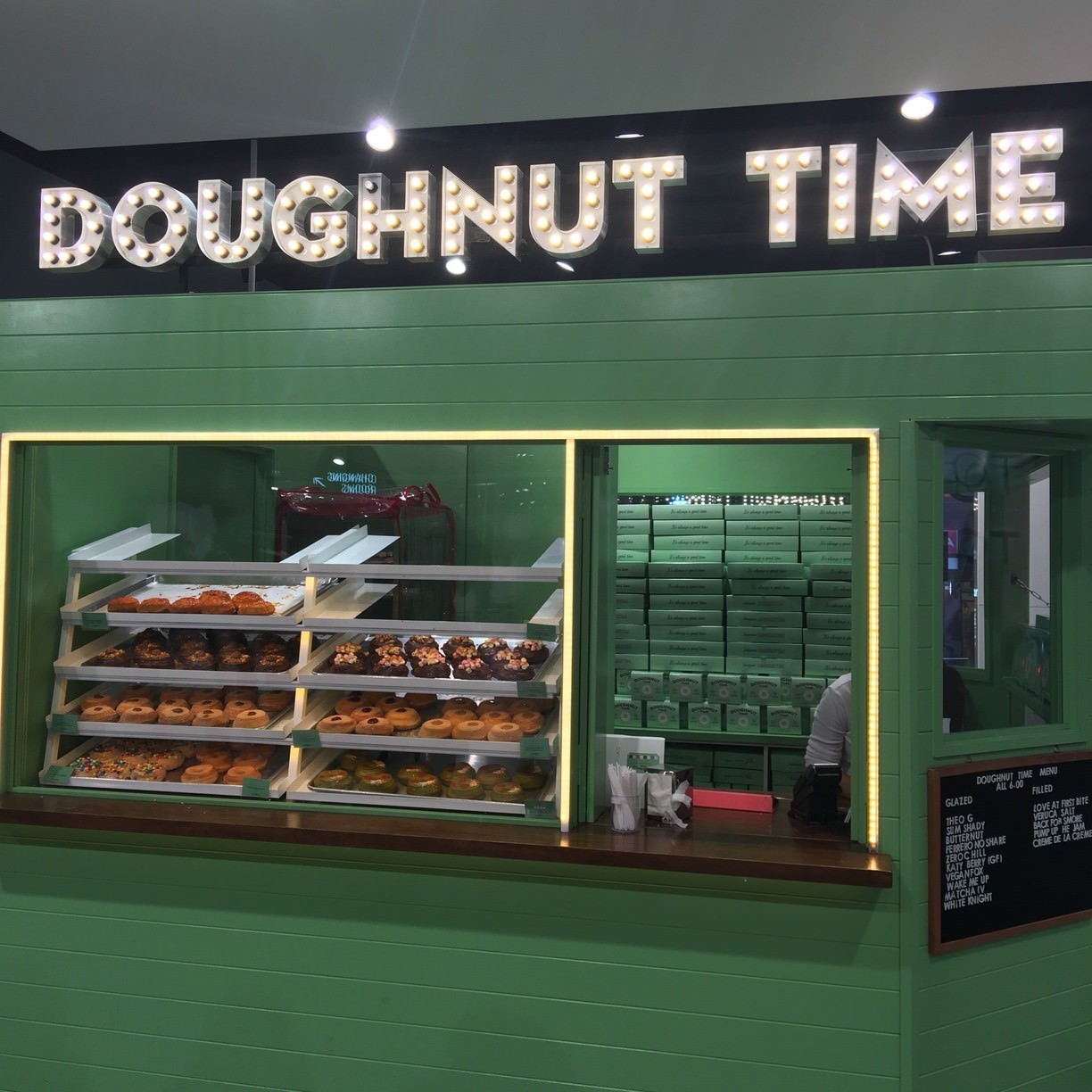 Một tiệm Doughnut Time (Ảnh: trover.com)